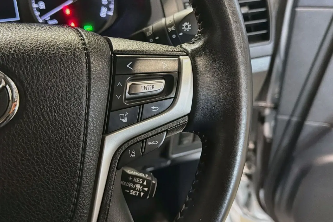 2022 Toyota Landcruiser Prado Gallery Image 20