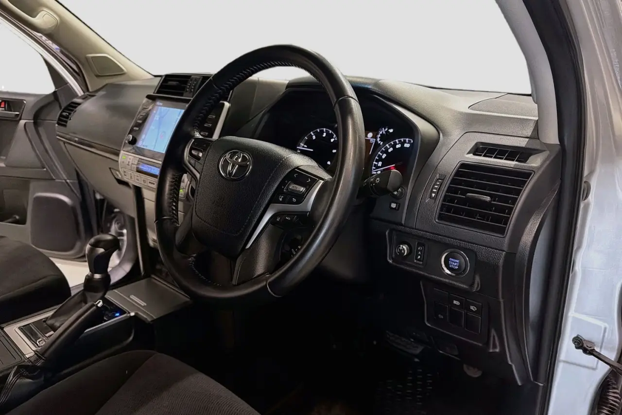 2022 Toyota Landcruiser Prado Gallery Image 23