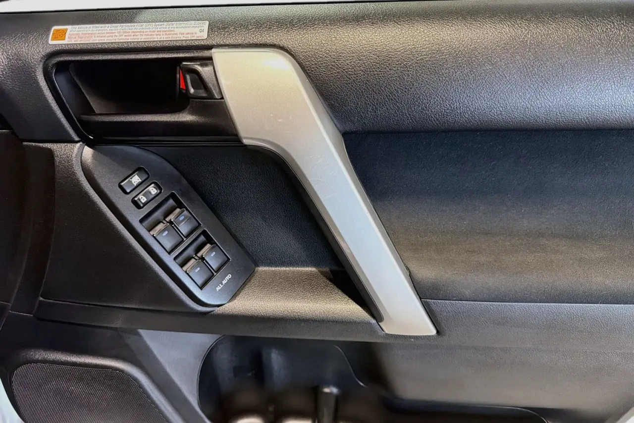 2022 Toyota Landcruiser Prado Gallery Image 24