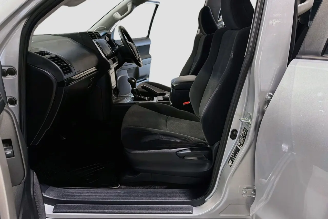2022 Toyota Landcruiser Prado Gallery Image 25