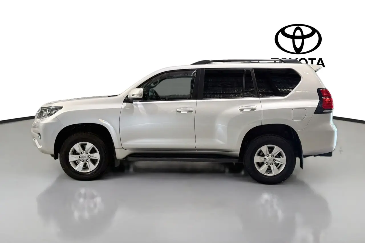 2022 Toyota Landcruiser Prado Gallery Image 5