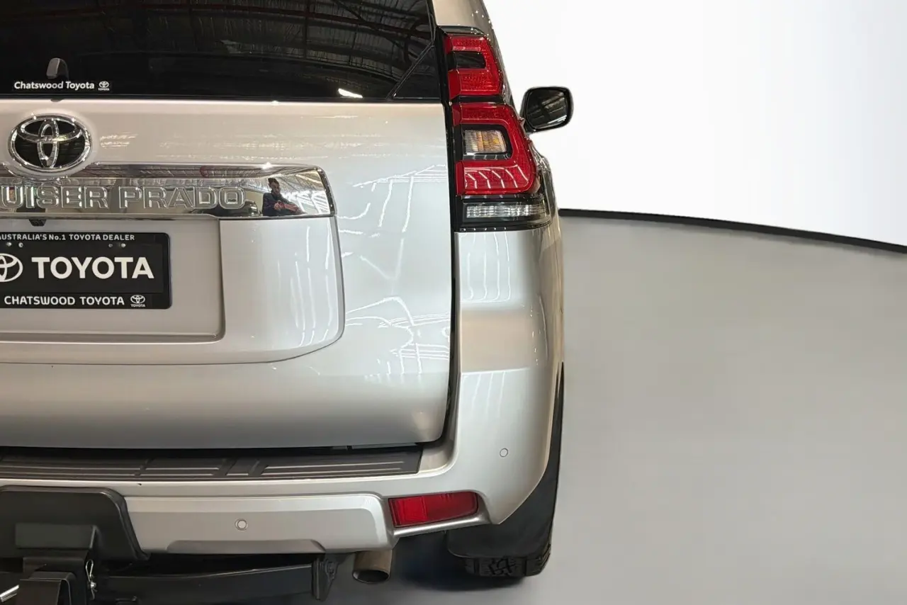 2022 Toyota Landcruiser Prado Gallery Image 9