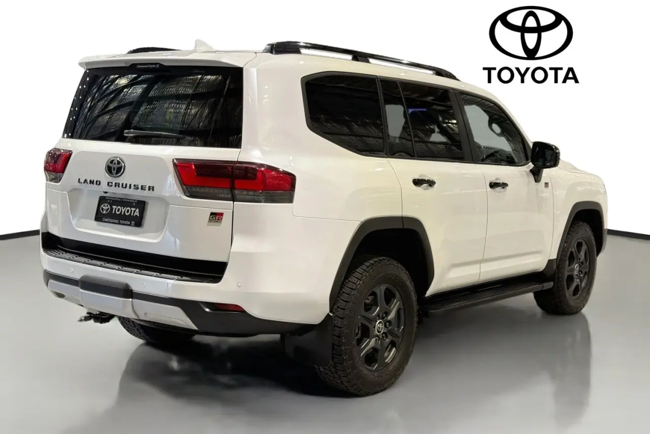 2022 Toyota Landcruiser Gallery Image 10