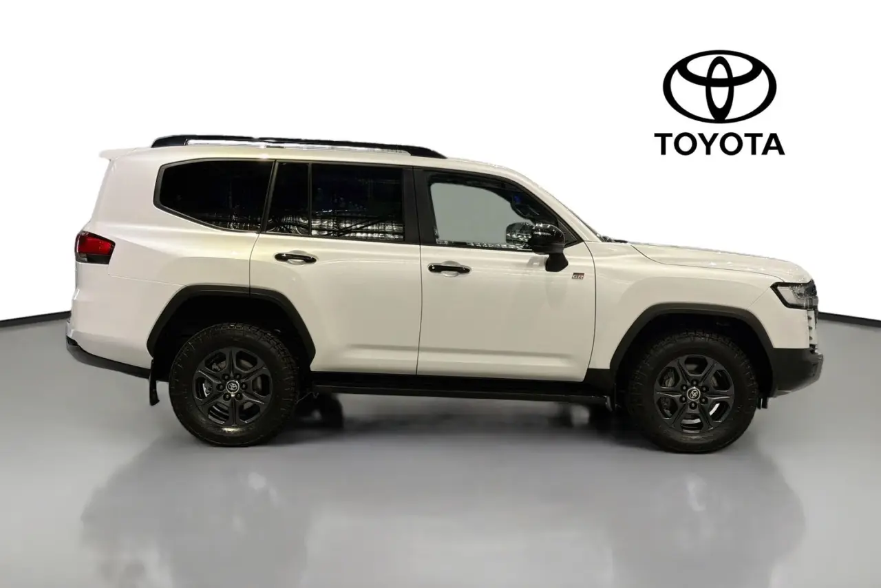 2022 Toyota Landcruiser Gallery Image 11