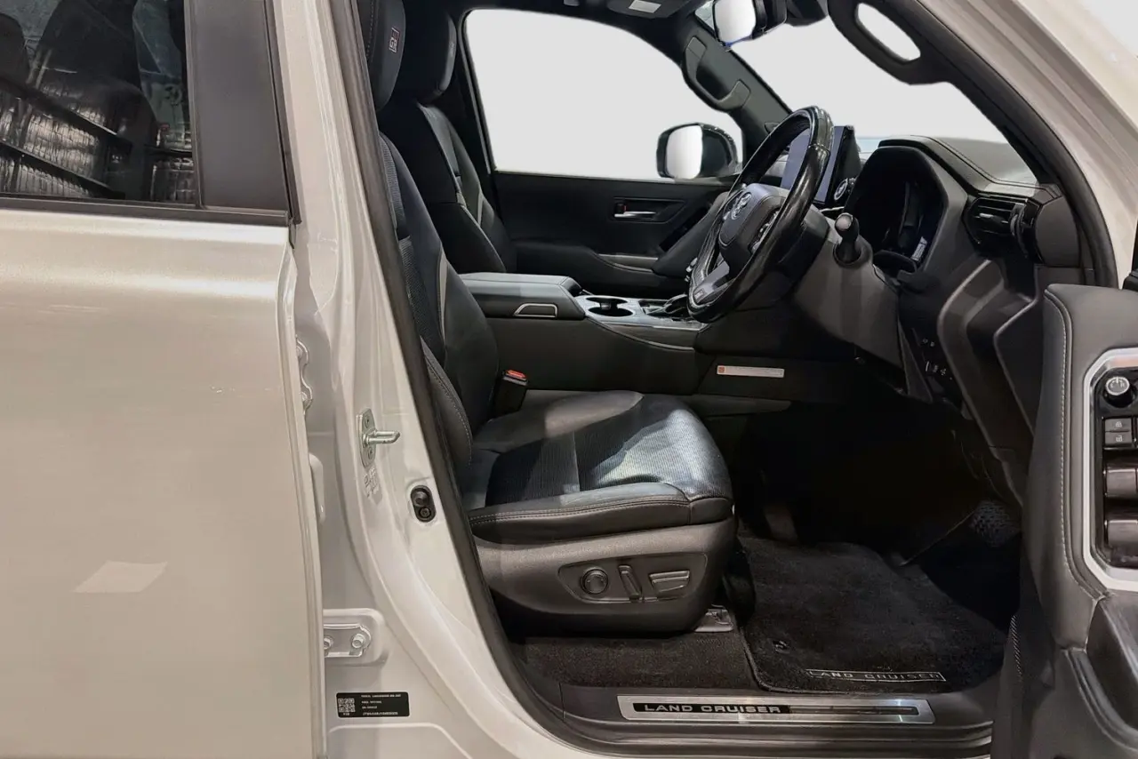 2022 Toyota Landcruiser Gallery Image 13