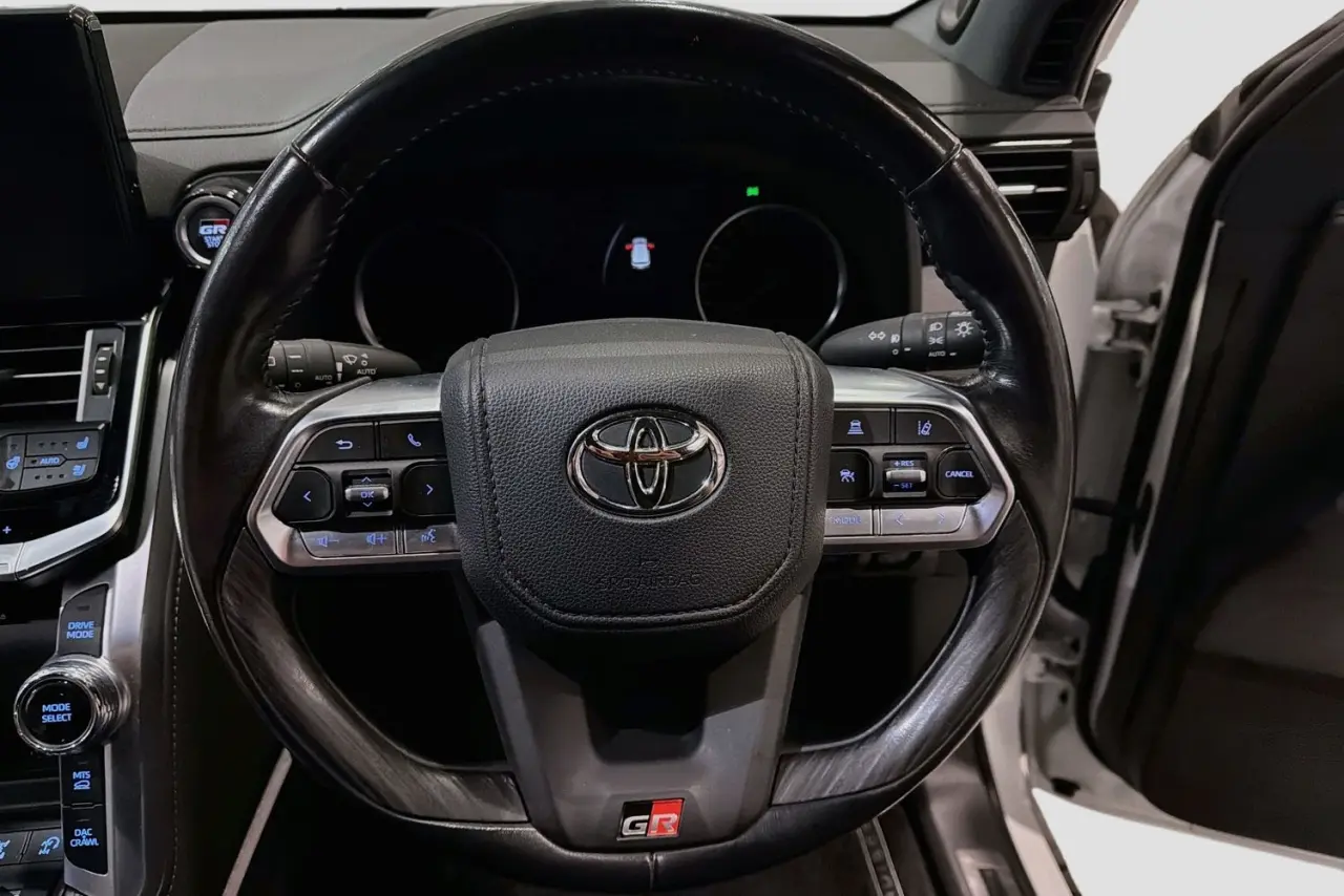 2022 Toyota Landcruiser Gallery Image 21