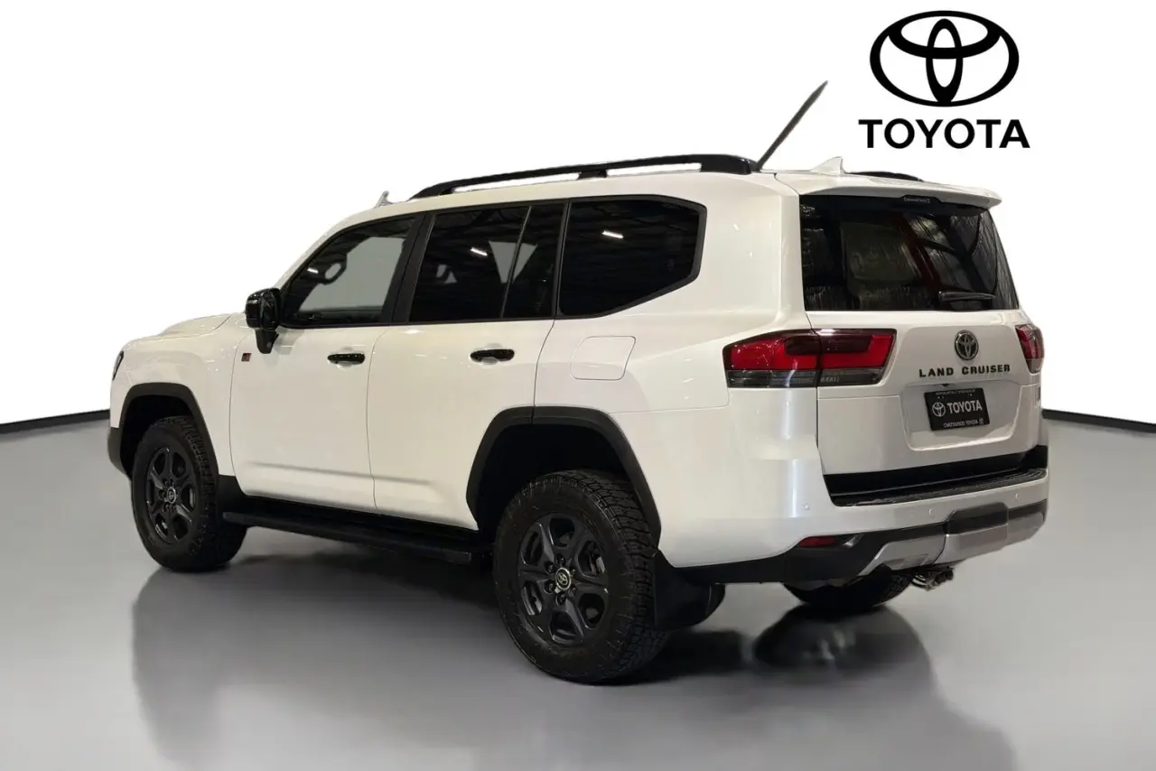 2022 Toyota Landcruiser Gallery Image 6