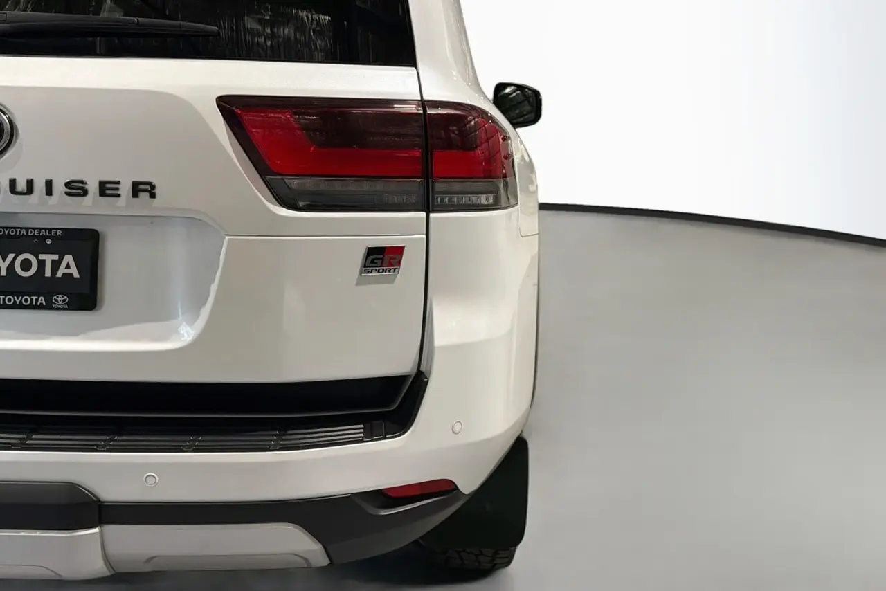 2022 Toyota Landcruiser Gallery Image 9