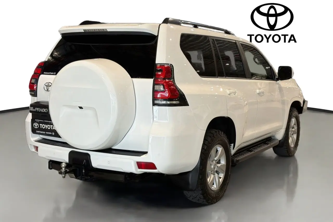 2023 Toyota Landcruiser Prado Gallery Image 10