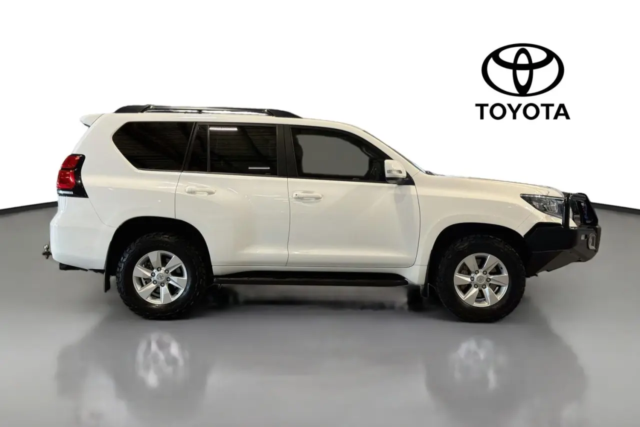 2023 Toyota Landcruiser Prado Gallery Image 11