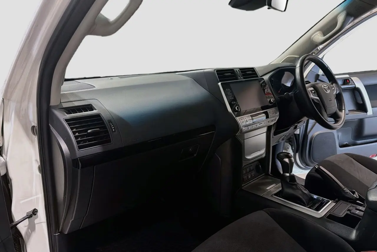 2023 Toyota Landcruiser Prado Gallery Image 23
