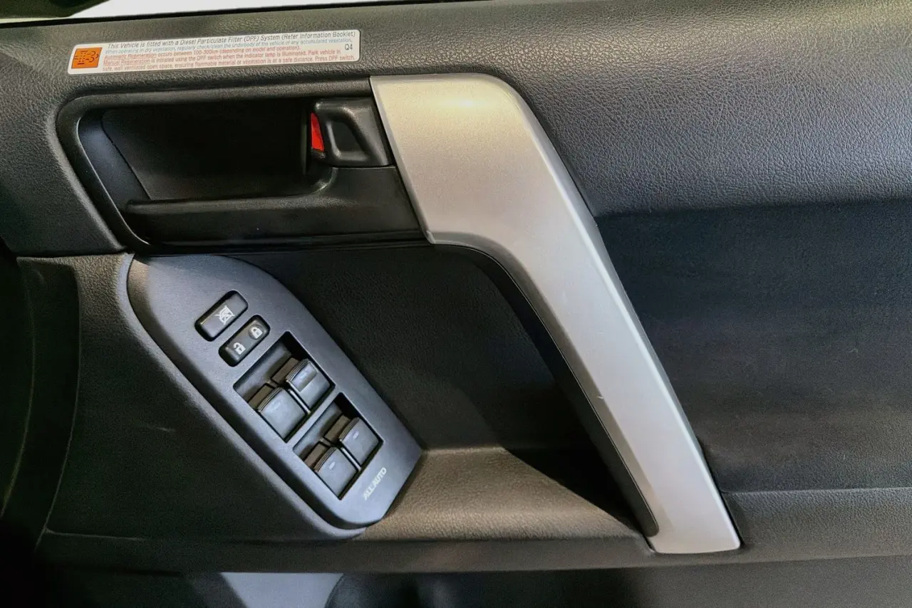 2023 Toyota Landcruiser Prado Gallery Image 24