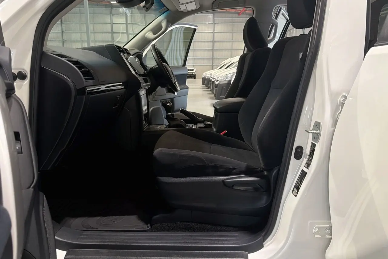 2023 Toyota Landcruiser Prado Gallery Image 25