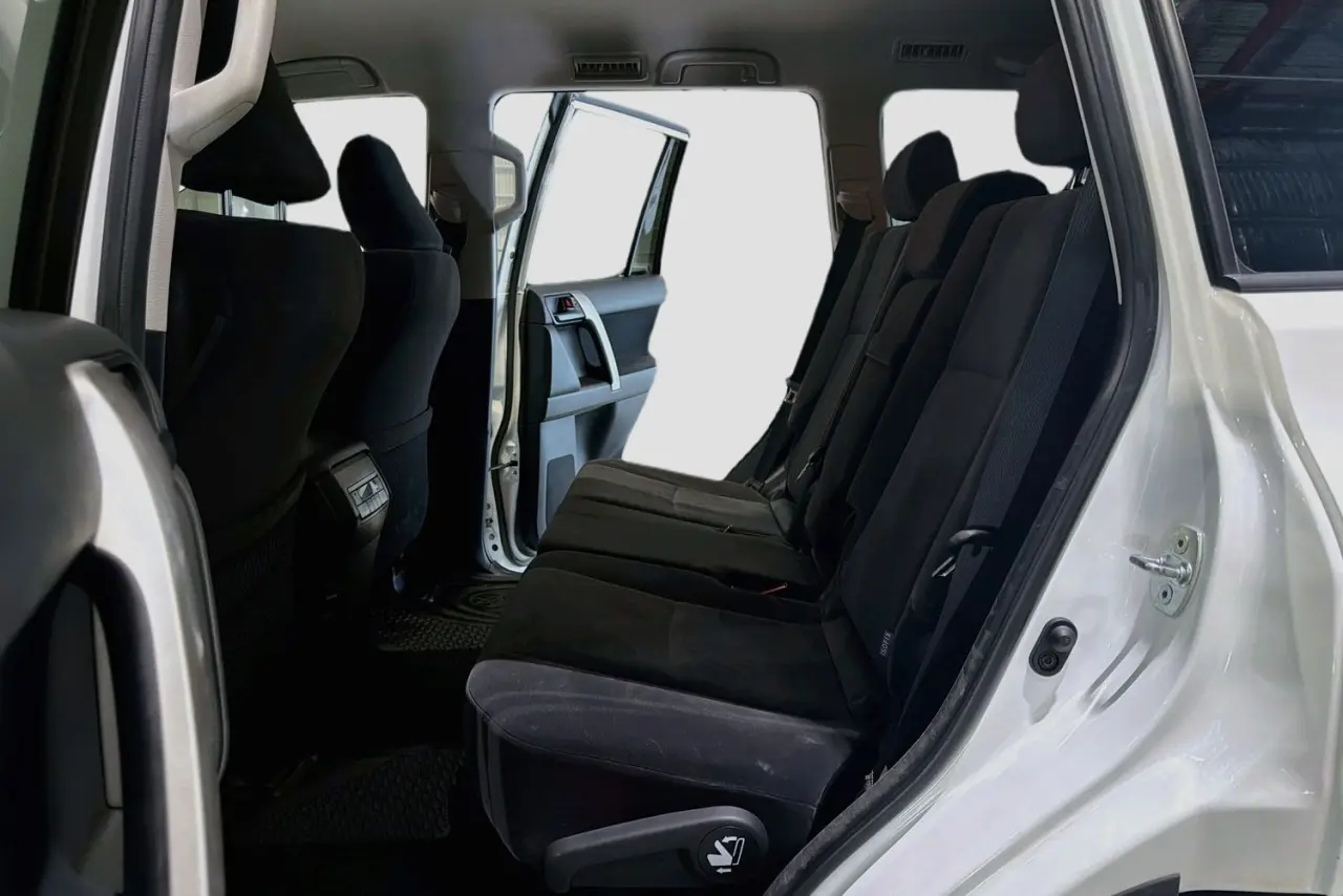 2023 Toyota Landcruiser Prado Gallery Image 26