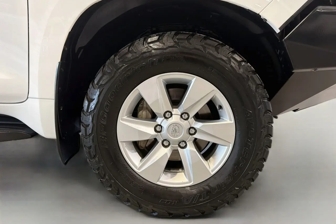 2023 Toyota Landcruiser Prado Gallery Image 28