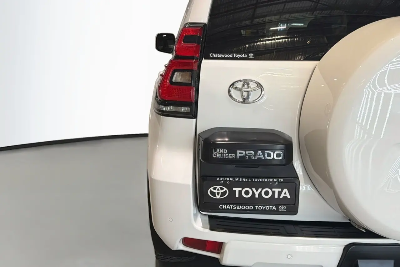 2023 Toyota Landcruiser Prado Gallery Image 8