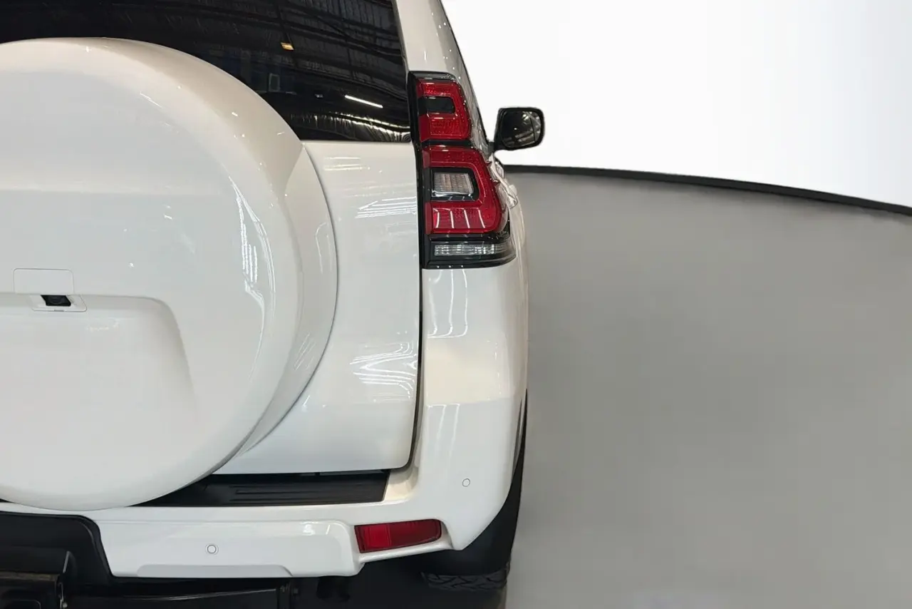 2023 Toyota Landcruiser Prado Gallery Image 9