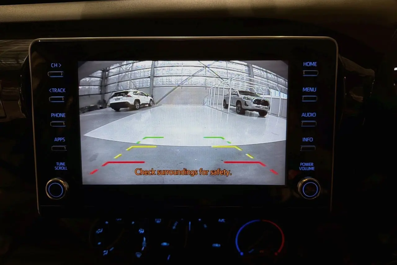 2024 Toyota Hilux Gallery Image 16