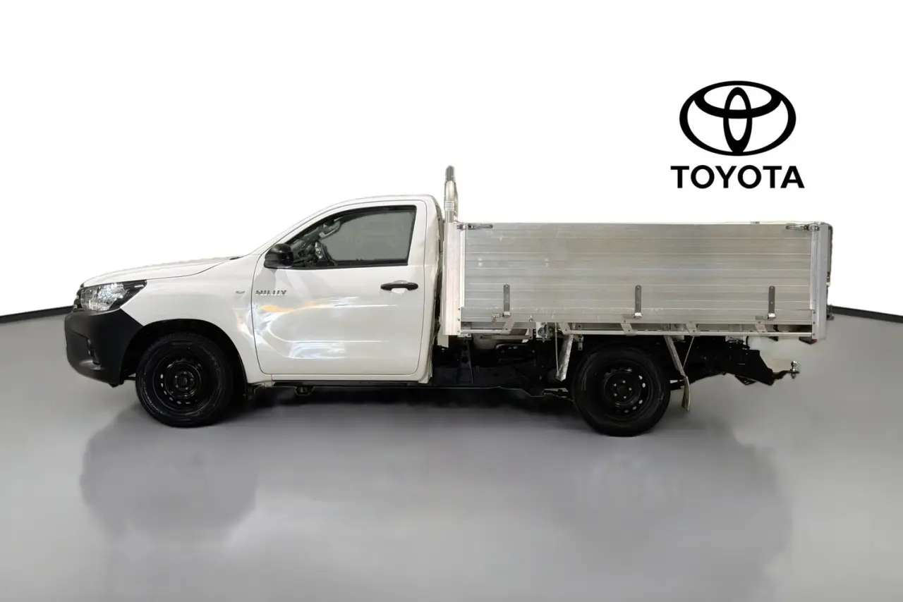 2024 Toyota Hilux Gallery Image 5