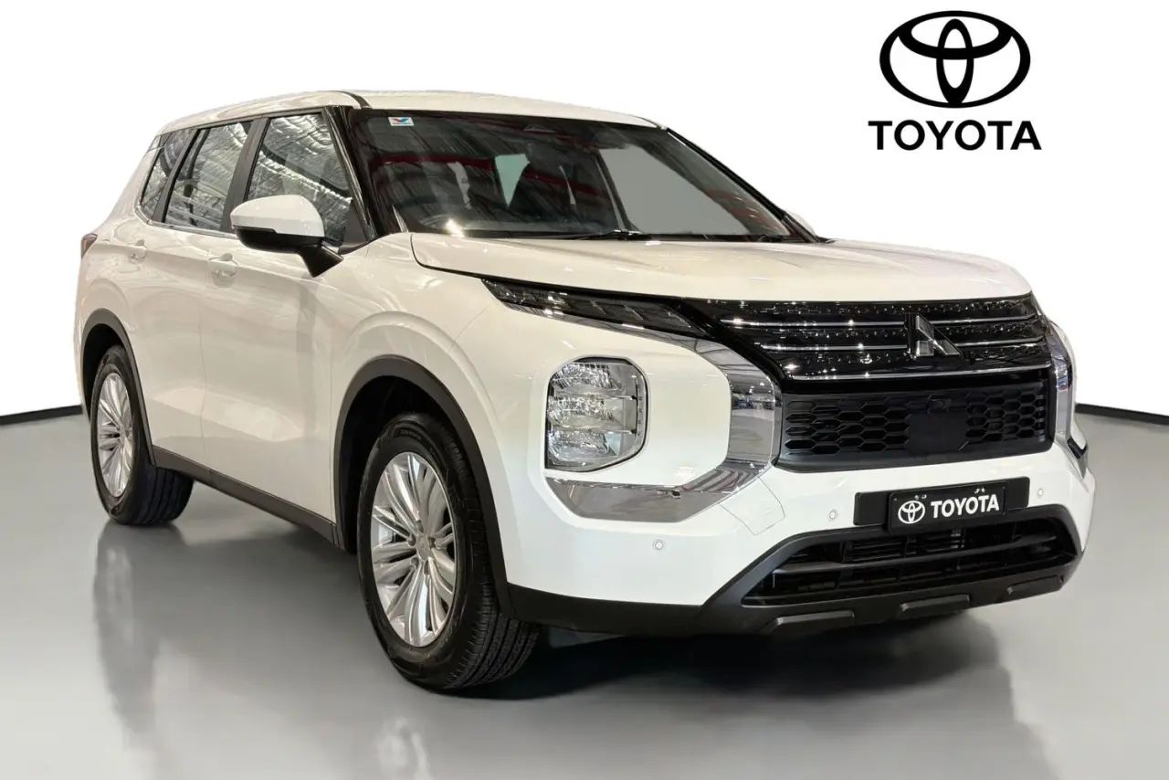 2023 Mitsubishi Outlander Image