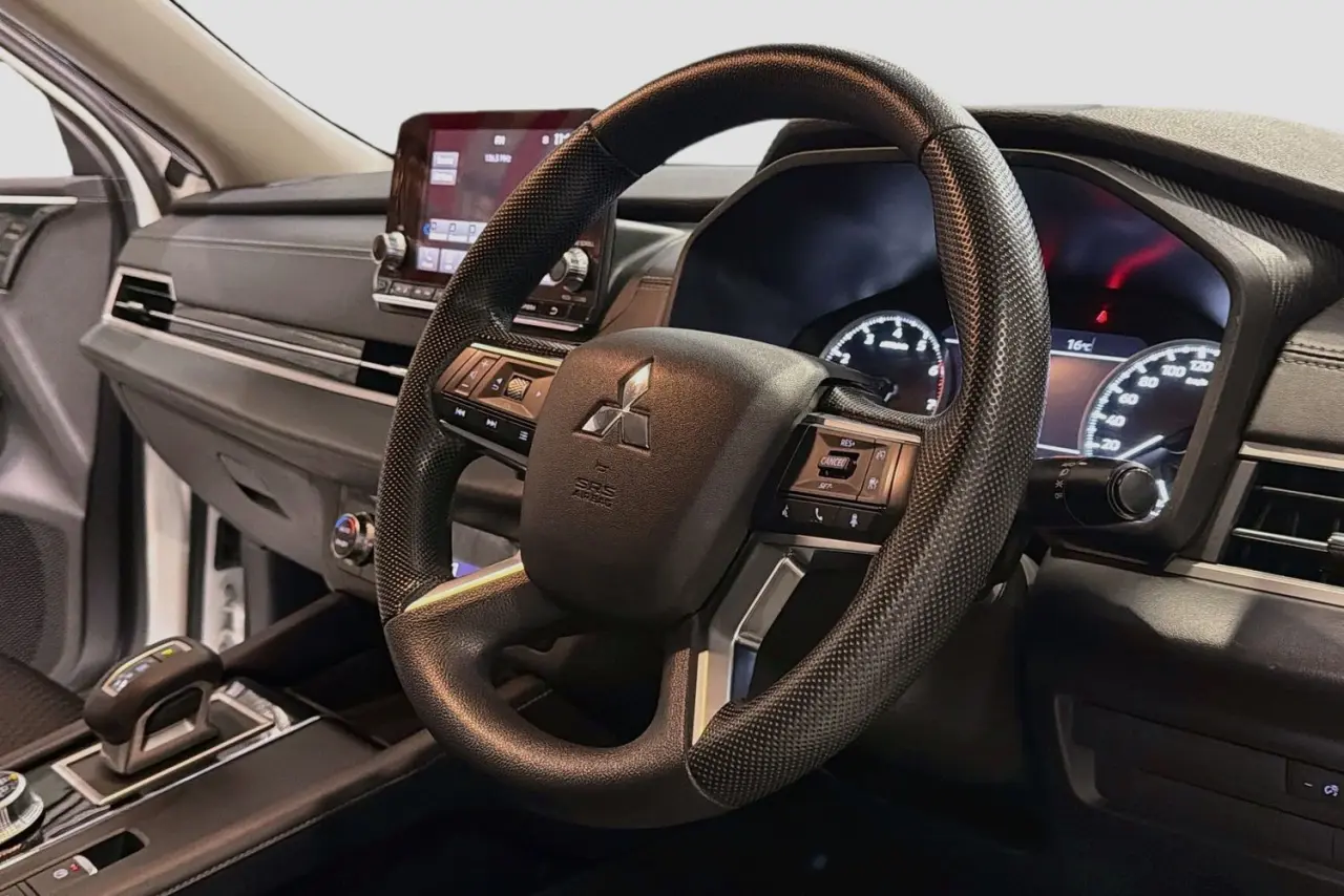 2023 Mitsubishi Outlander Gallery Image 14