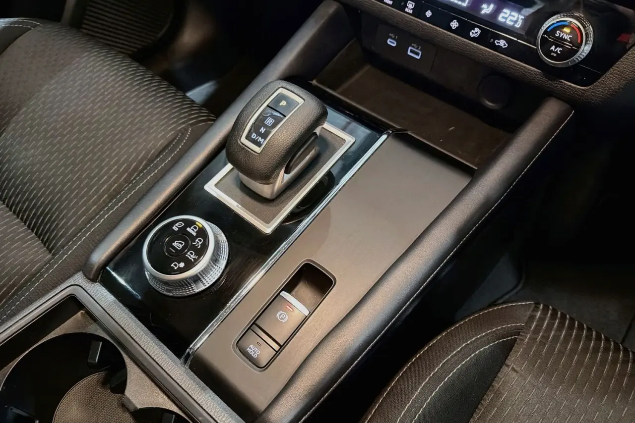 2023 Mitsubishi Outlander Gallery Image 18