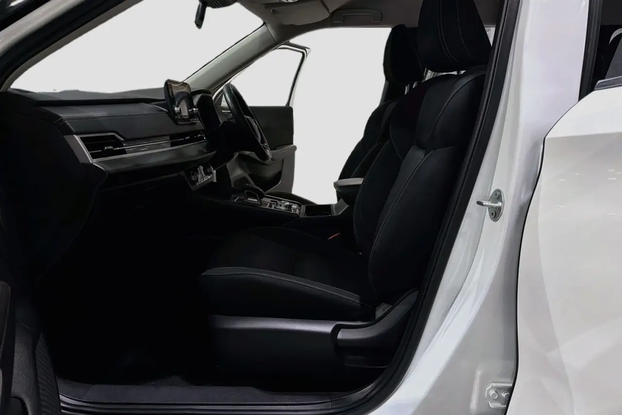 2023 Mitsubishi Outlander Gallery Image 25