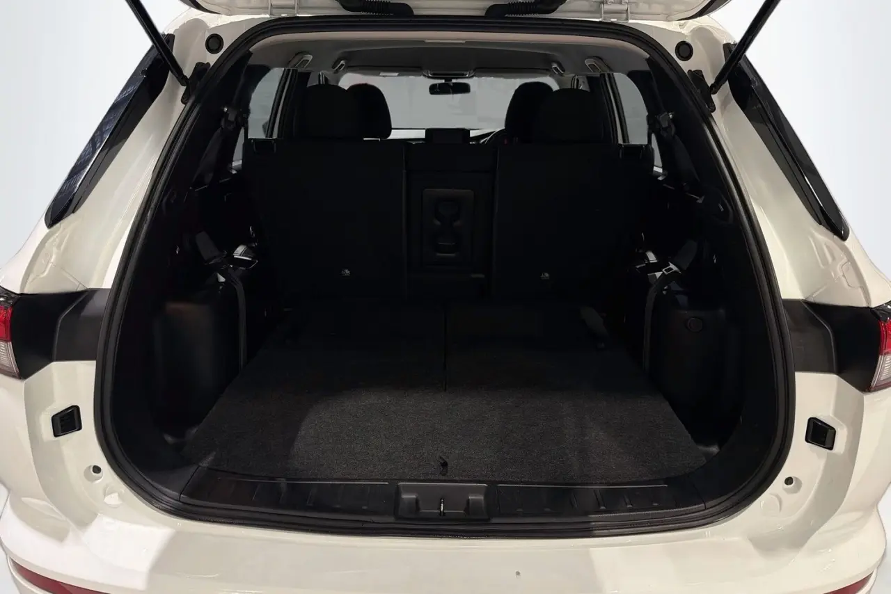2023 Mitsubishi Outlander Gallery Image 27