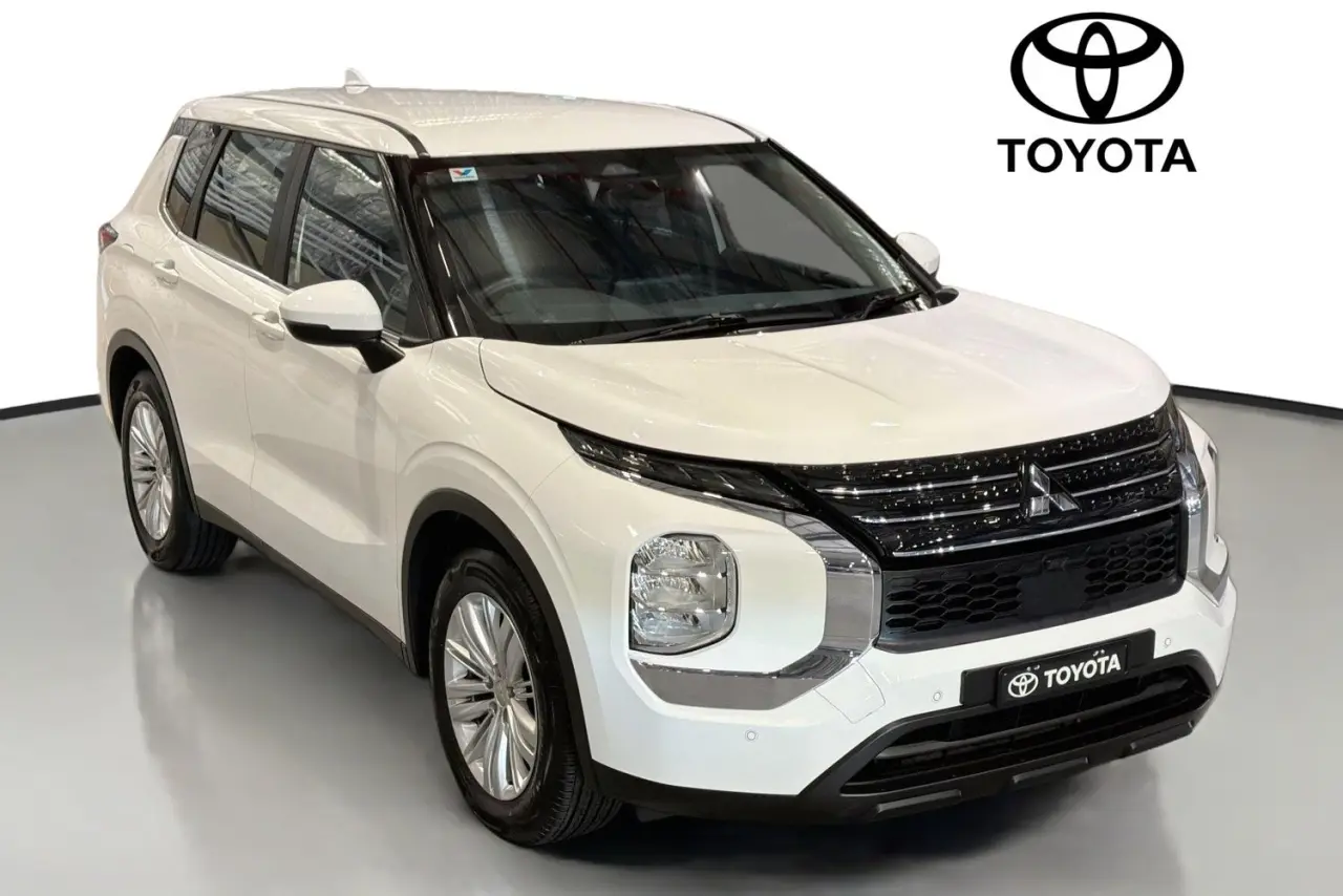 2023 Mitsubishi Outlander Gallery Image 30