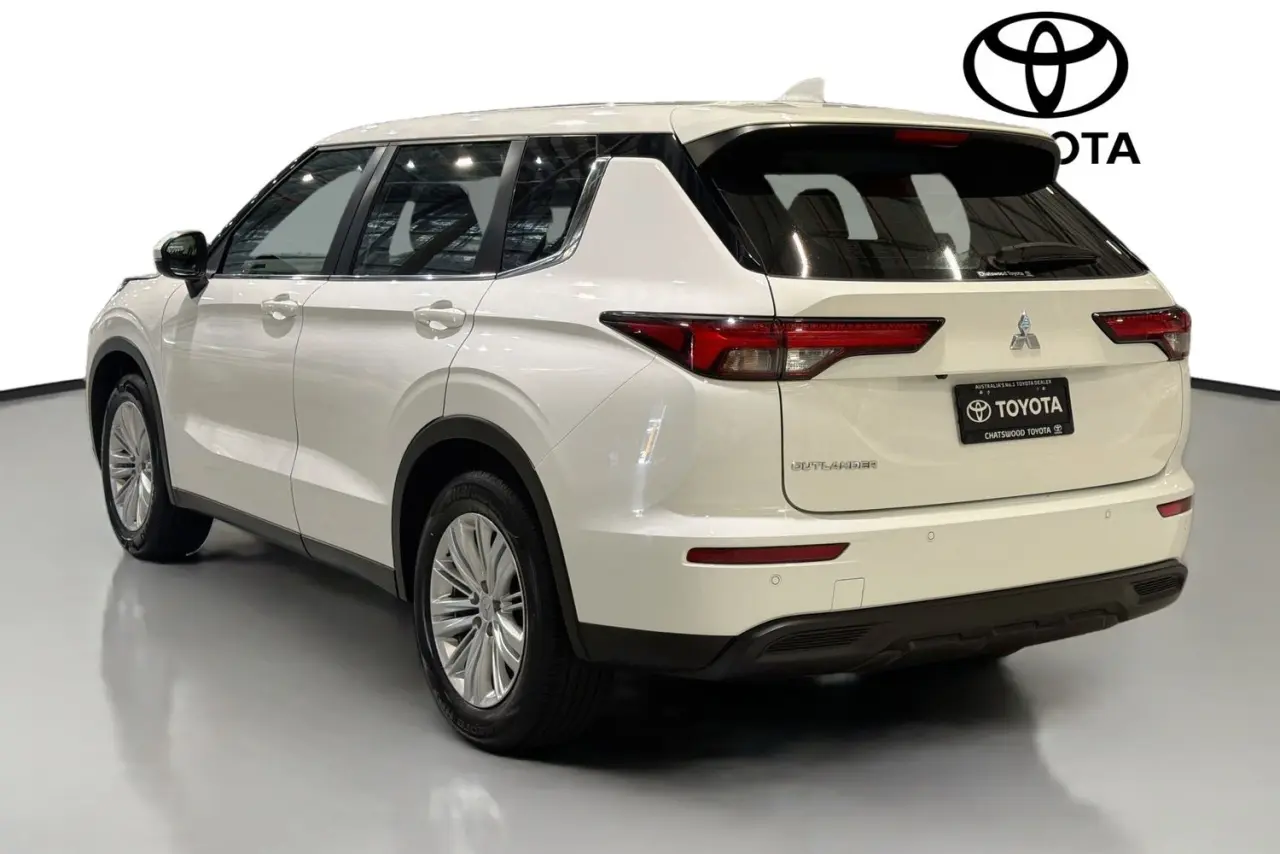 2023 Mitsubishi Outlander Gallery Image 6