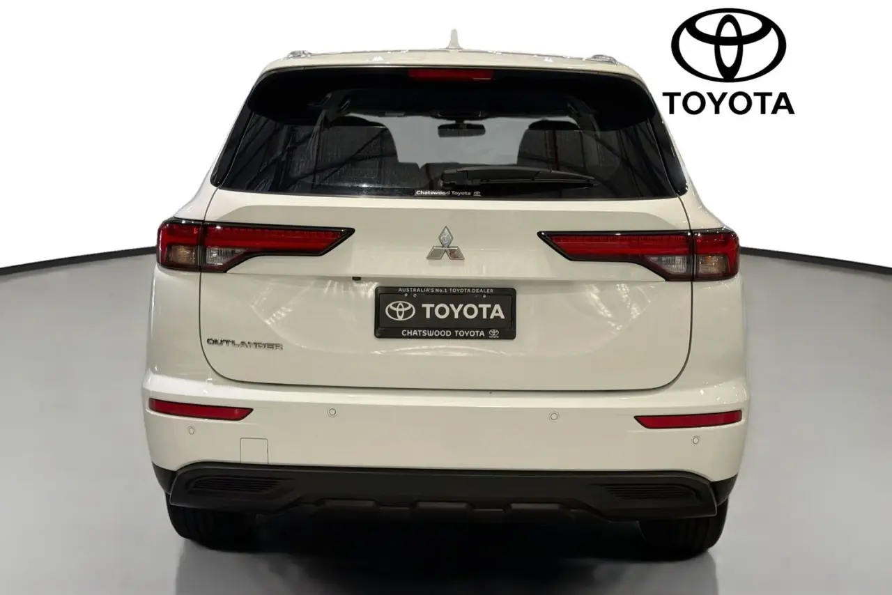 2023 Mitsubishi Outlander Gallery Image 7