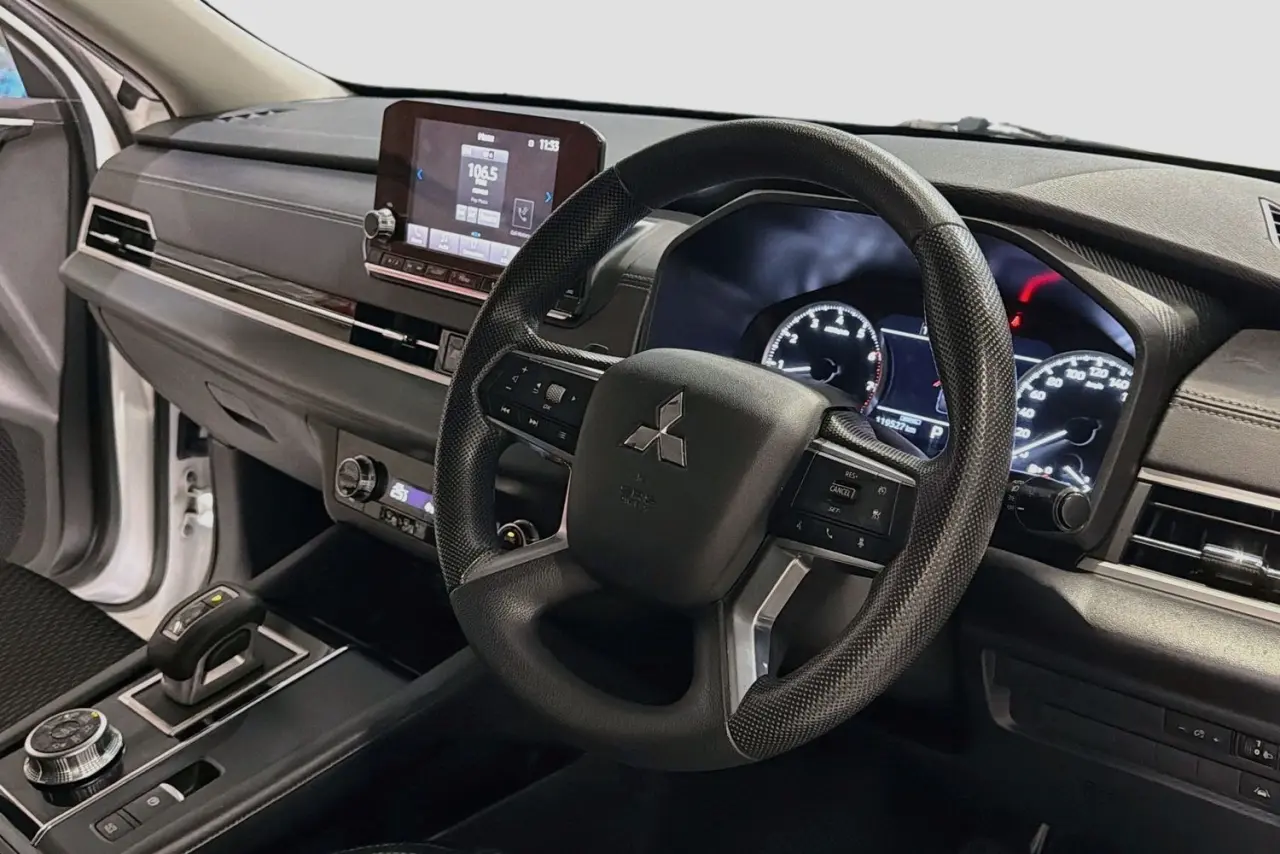 2023 Mitsubishi Outlander Gallery Image 14