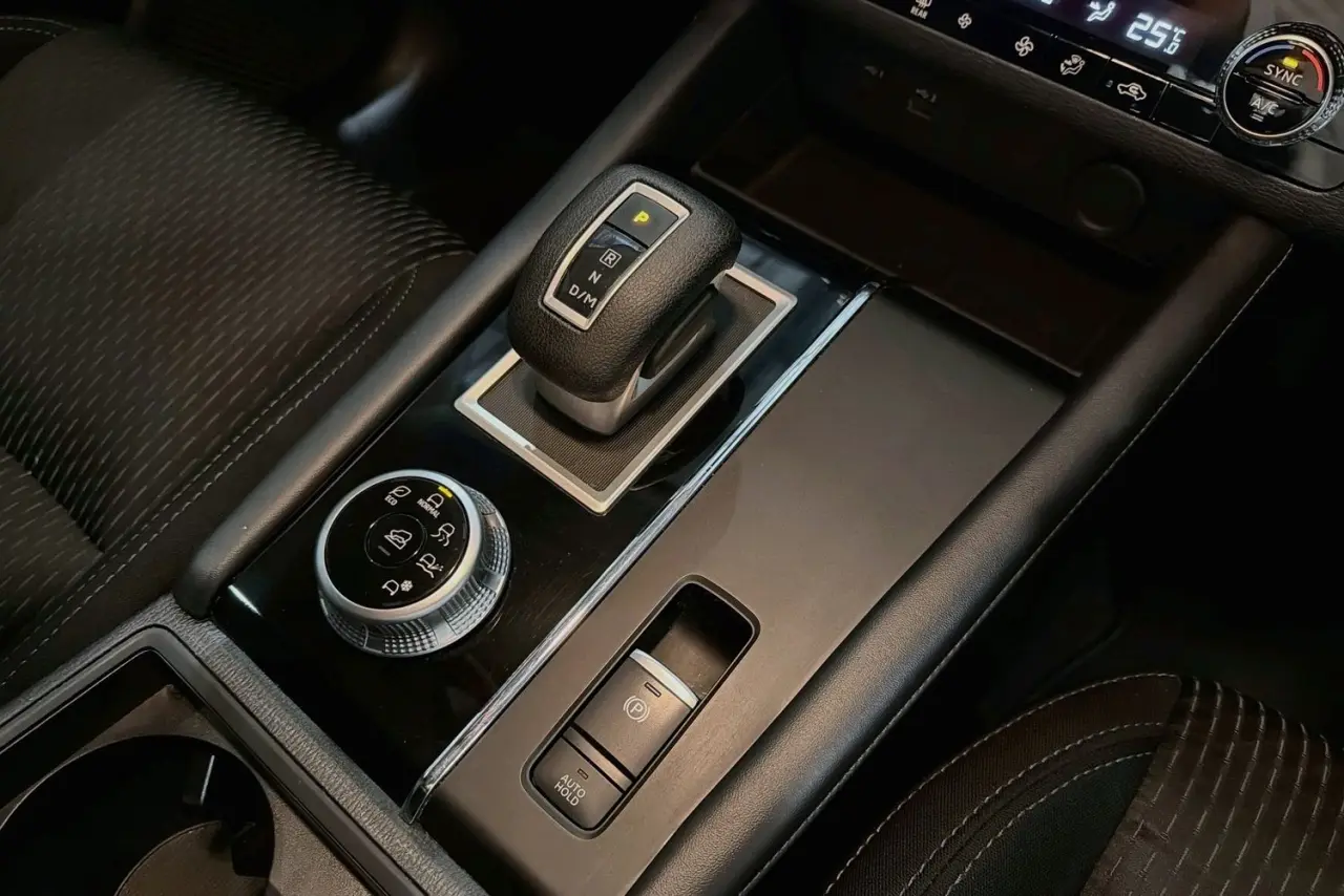 2023 Mitsubishi Outlander Gallery Image 18