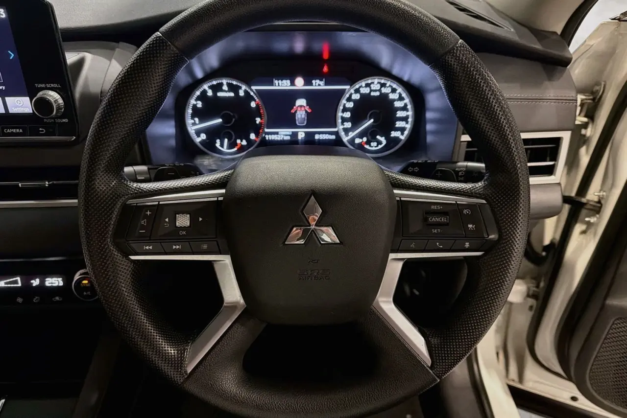 2023 Mitsubishi Outlander Gallery Image 21