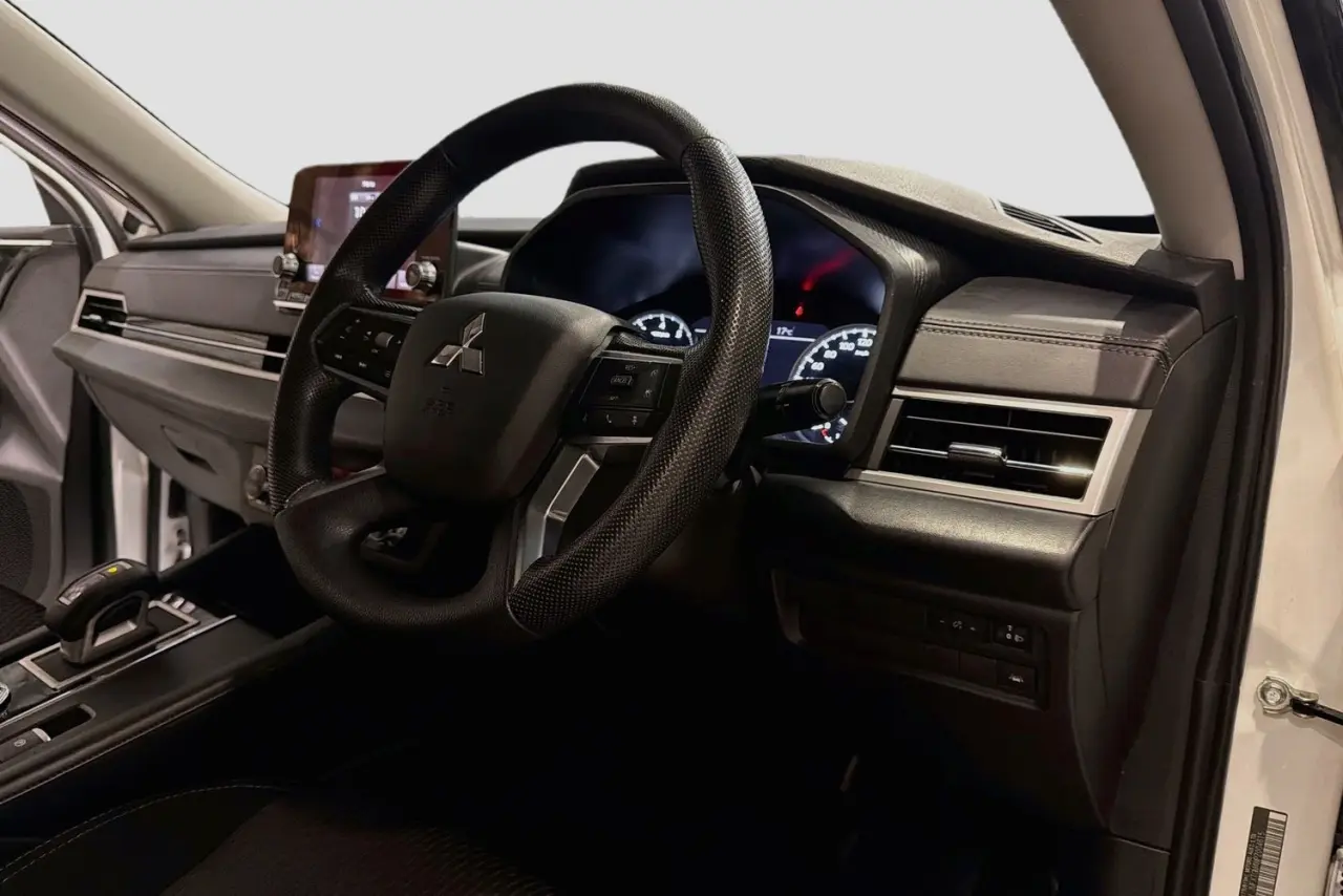 2023 Mitsubishi Outlander Gallery Image 23
