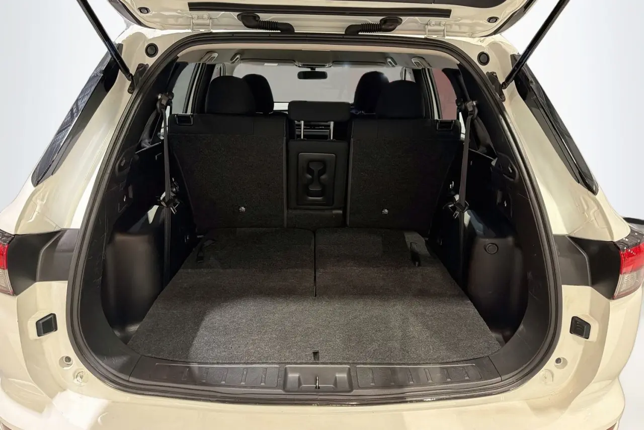 2023 Mitsubishi Outlander Gallery Image 27