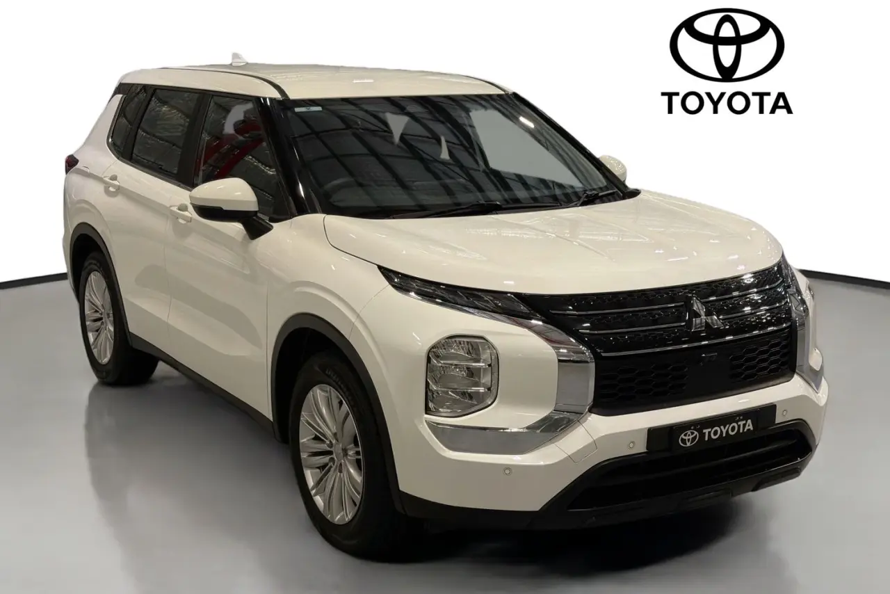 2023 Mitsubishi Outlander Gallery Image 30
