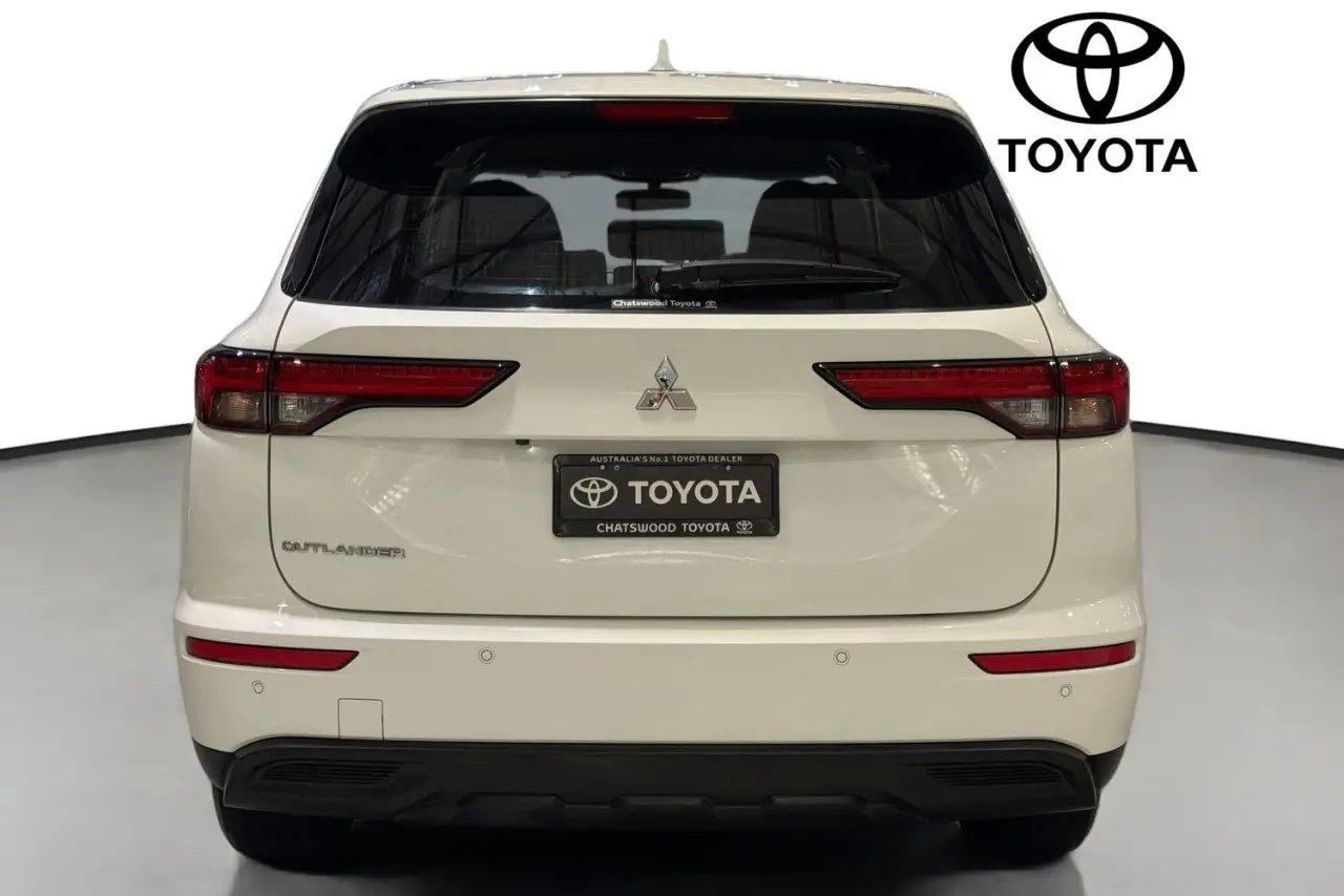 2023 Mitsubishi Outlander Gallery Image 7