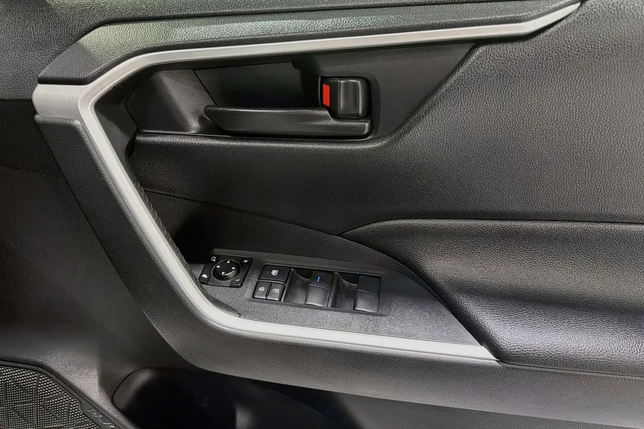 2022 Toyota RAV4 Gallery Image 24