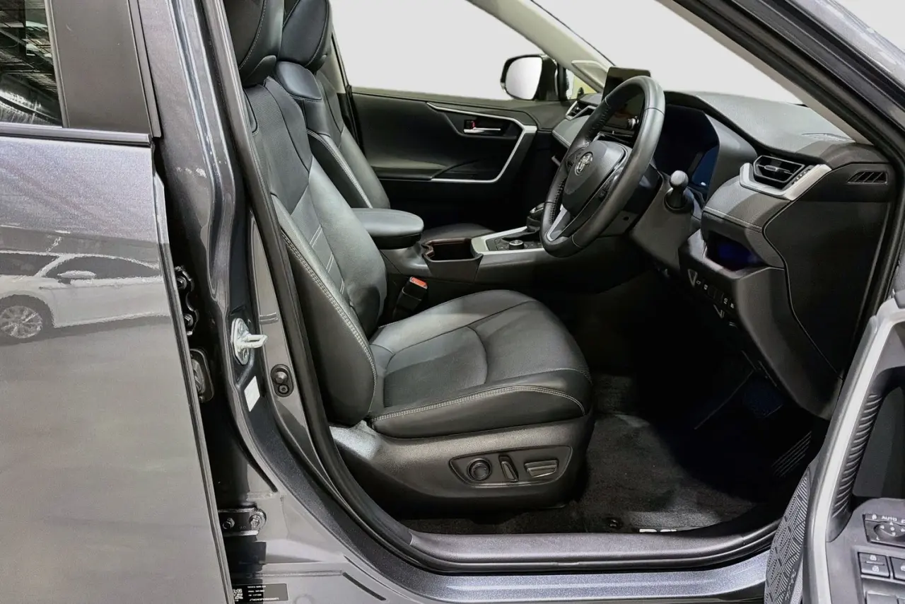 2024 Toyota RAV4 Gallery Image 13