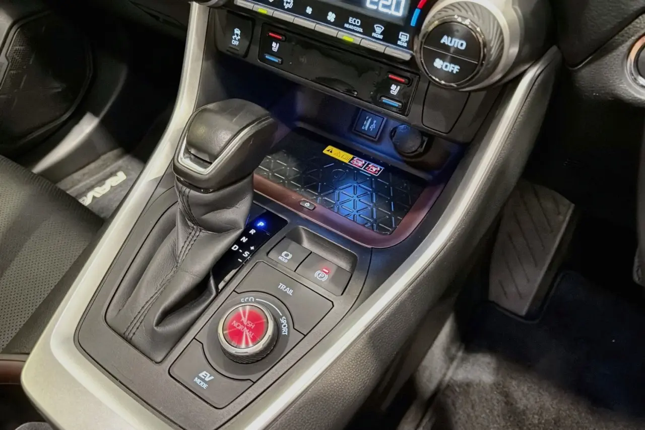 2024 Toyota RAV4 Gallery Image 18