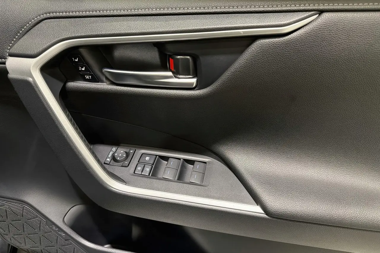 2024 Toyota RAV4 Gallery Image 24