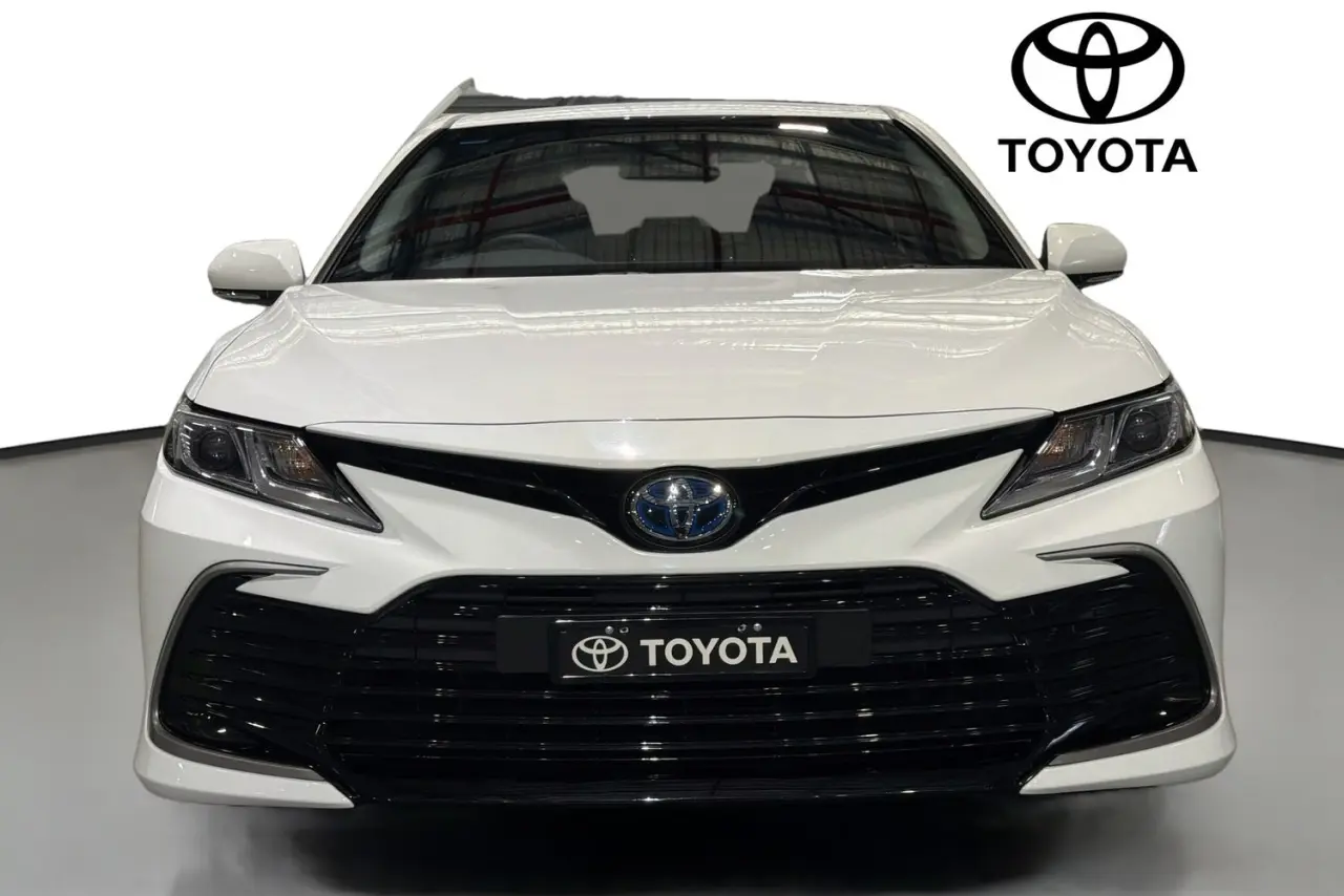 2024 Toyota Camry Gallery Image 2