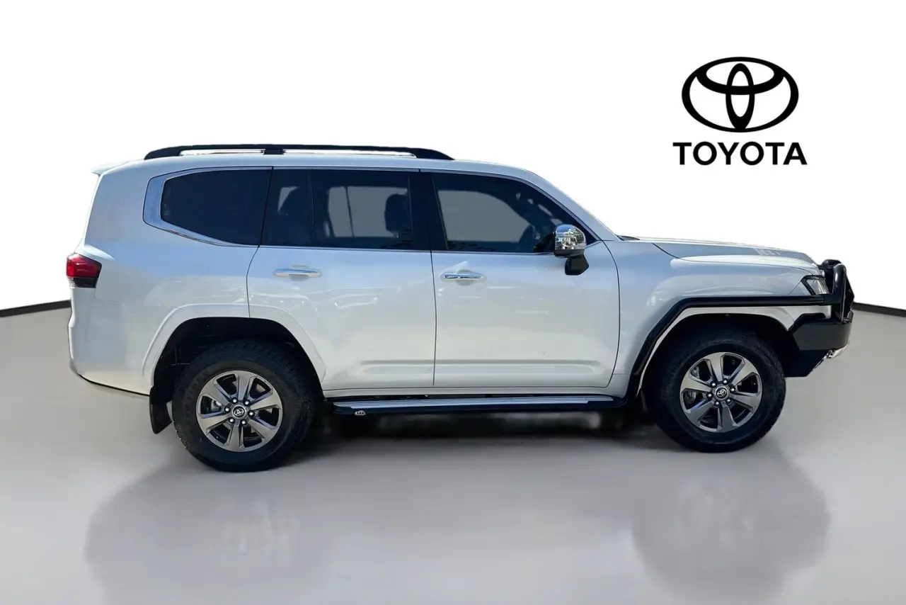 2022 Toyota Landcruiser Gallery Image 11