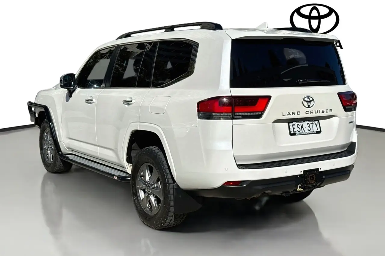 2022 Toyota Landcruiser Gallery Image 6