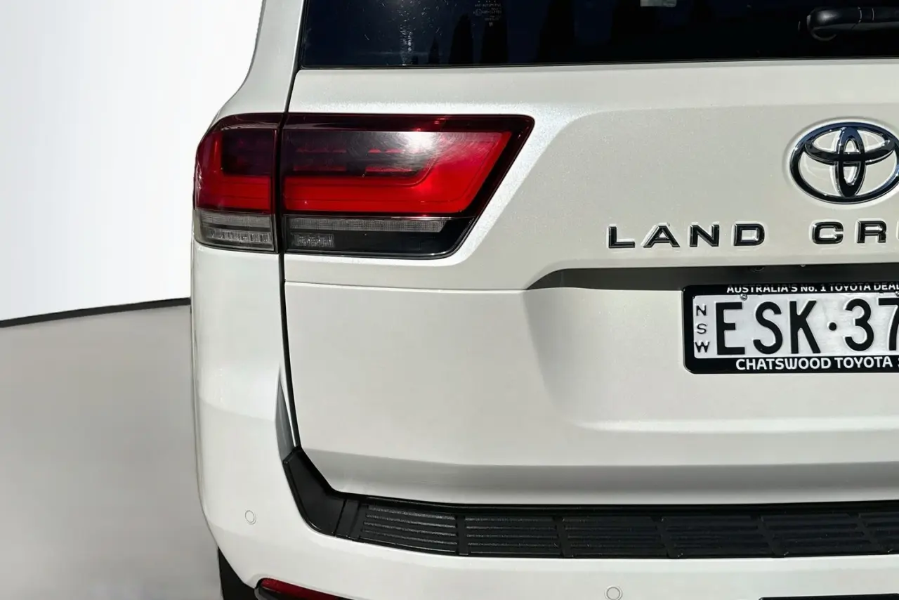 2022 Toyota Landcruiser Gallery Image 8