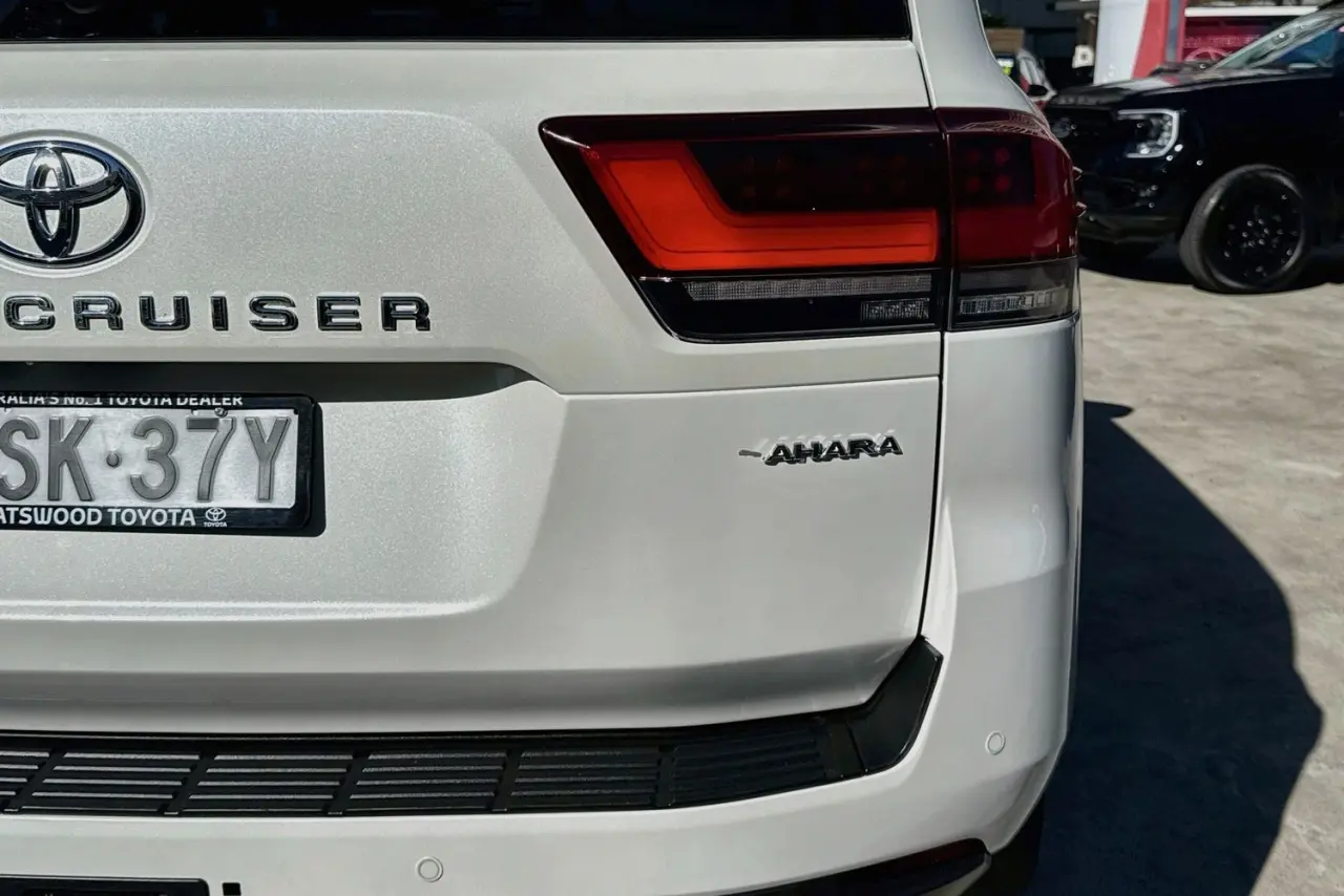 2022 Toyota Landcruiser Gallery Image 9