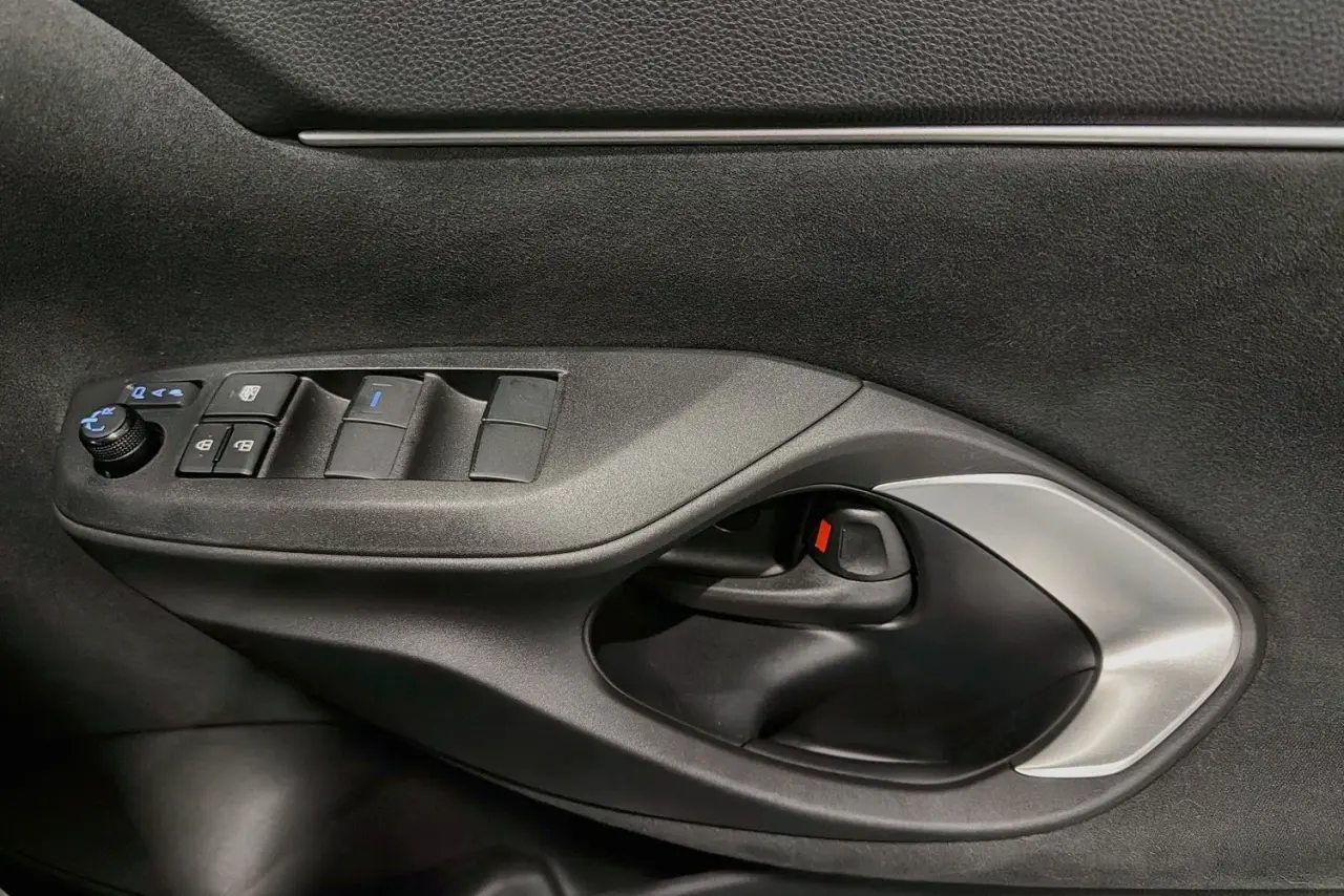 2023 Toyota Yaris Cross Gallery Image 24