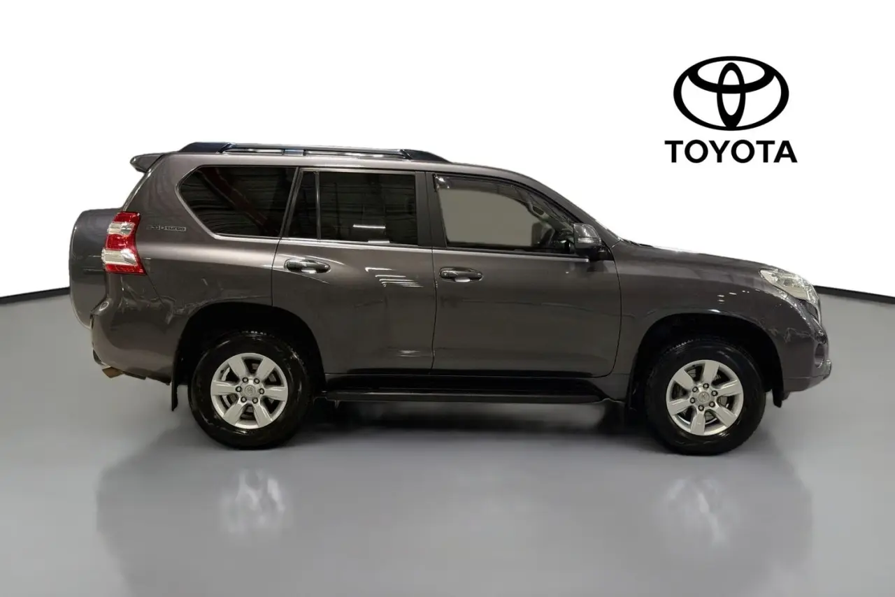 2017 Toyota Landcruiser Prado Gallery Image 11
