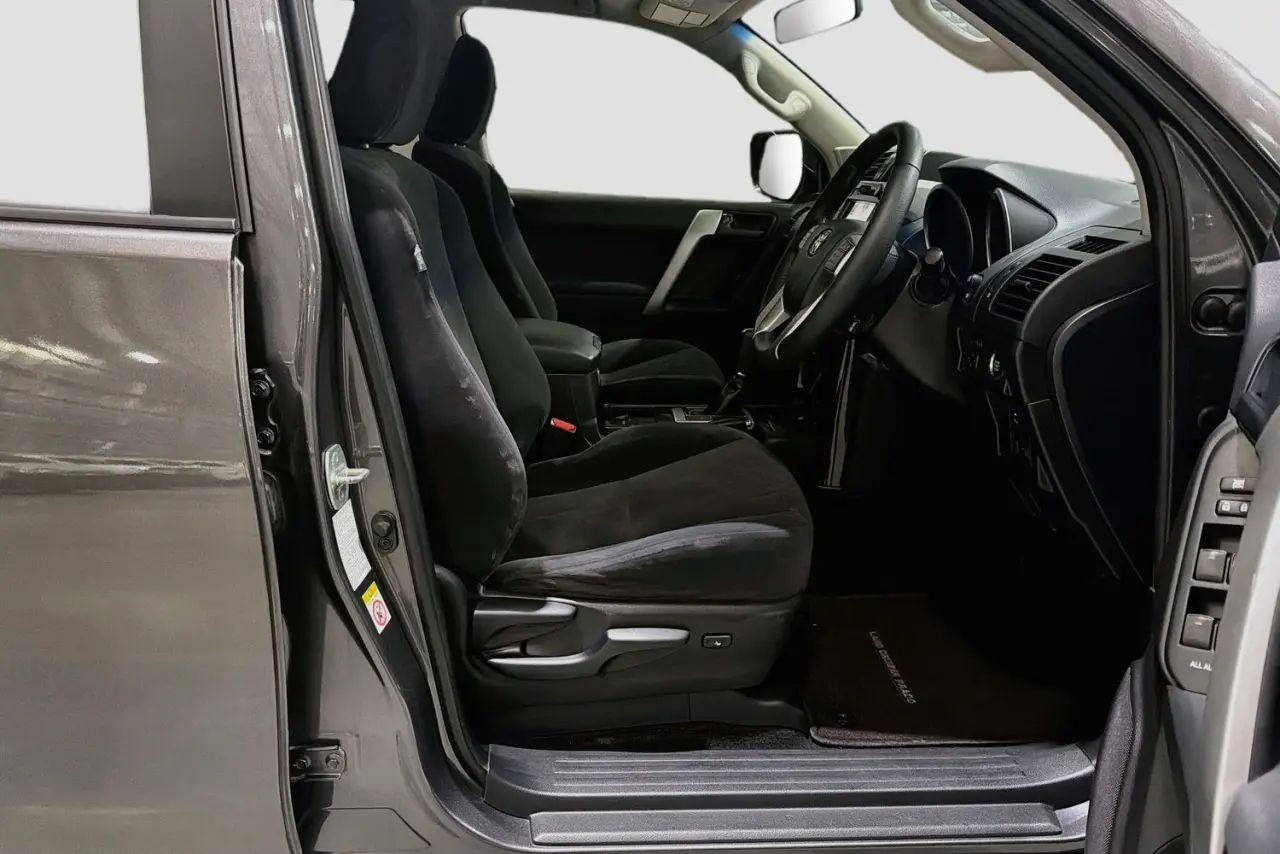 2017 Toyota Landcruiser Prado Gallery Image 13